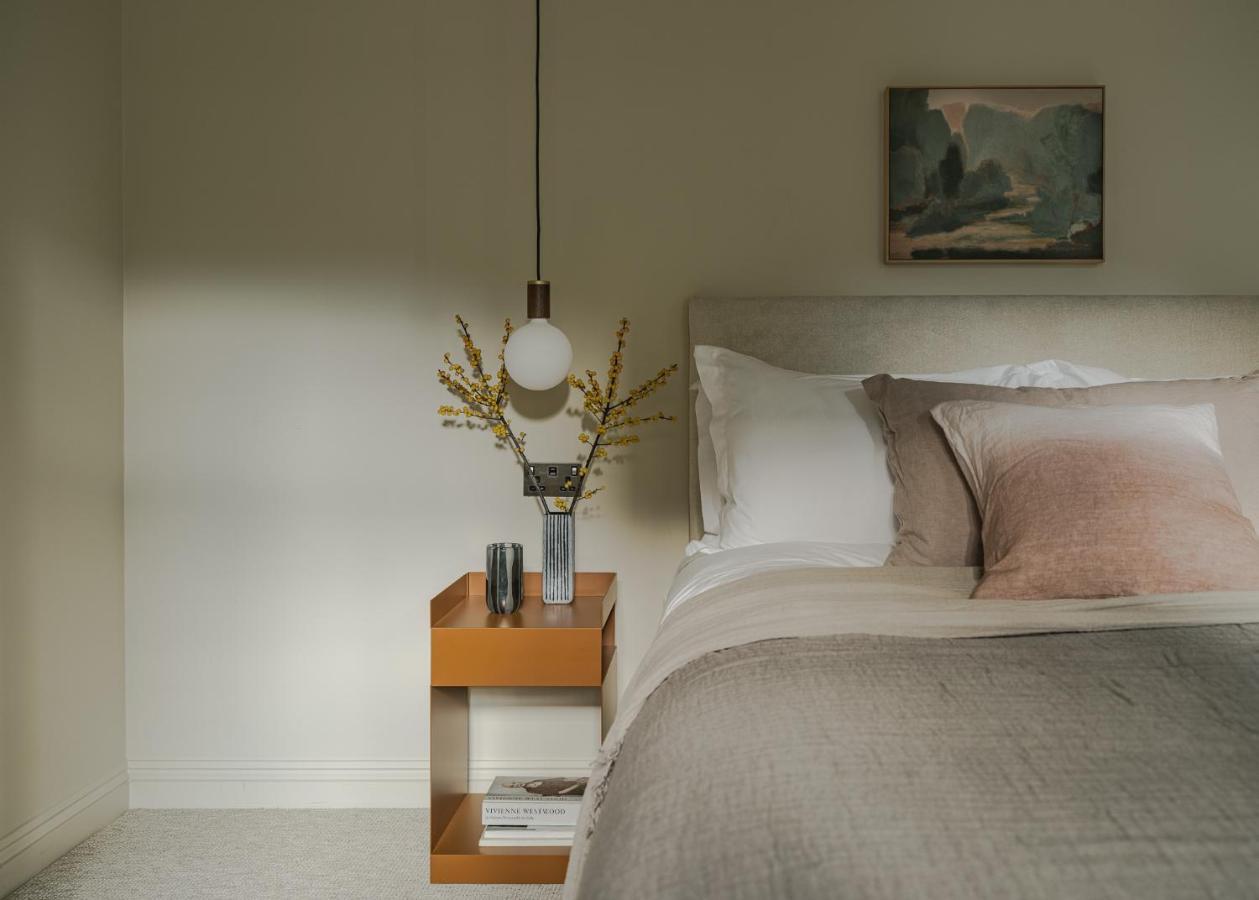 Leighton House - Boutique Guesthouse Бат Екстериор снимка A bedroom