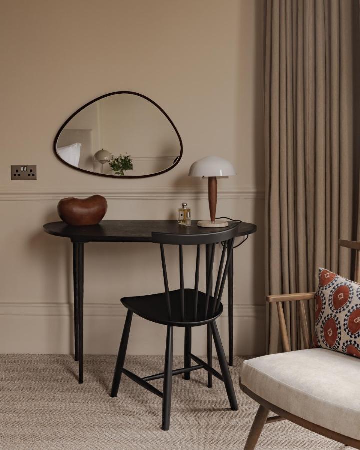 Leighton House - Boutique Guesthouse Бат Екстериор снимка A contemporary dressing table