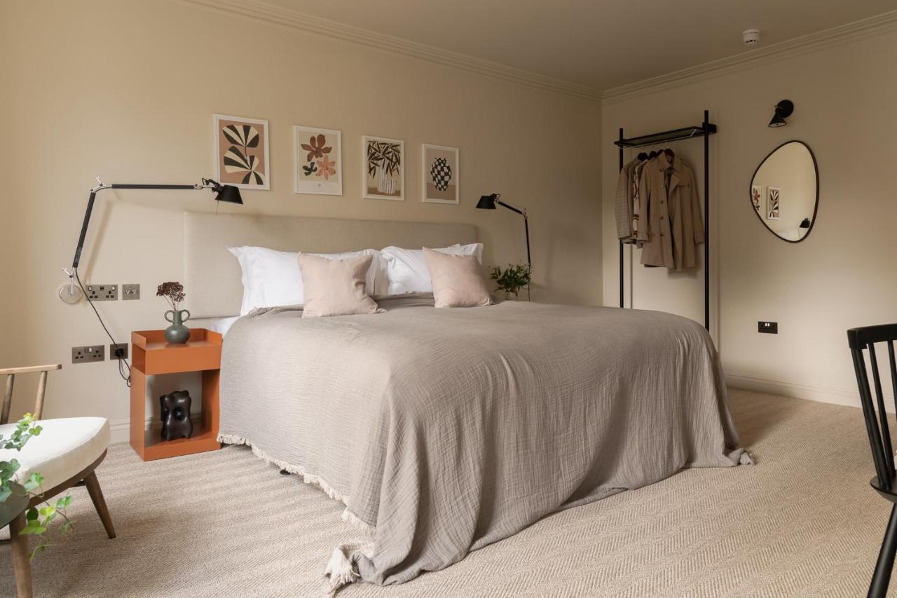 Leighton House - Boutique Guesthouse Бат Екстериор снимка A bedroom