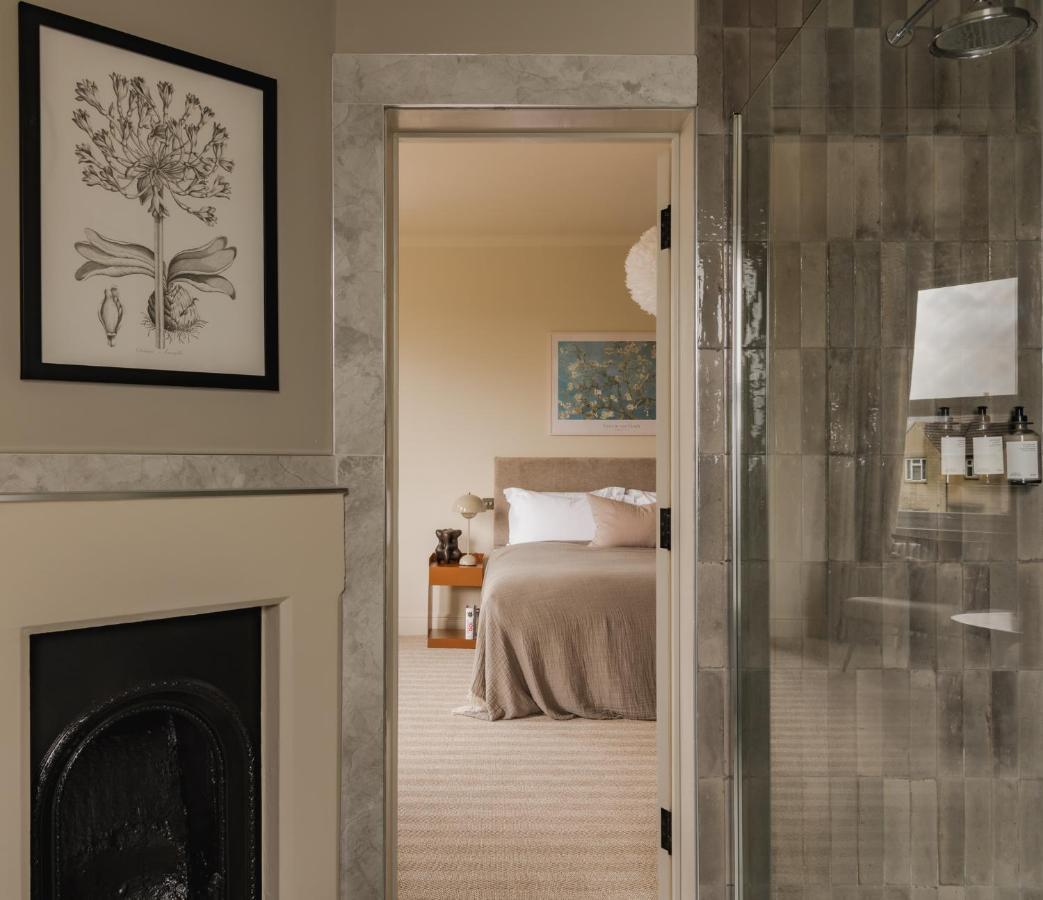 Leighton House - Boutique Guesthouse Бат Екстериор снимка A room at The Ivy Hotel