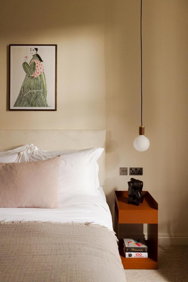 Leighton House - Boutique Guesthouse Бат Екстериор снимка A pendant light