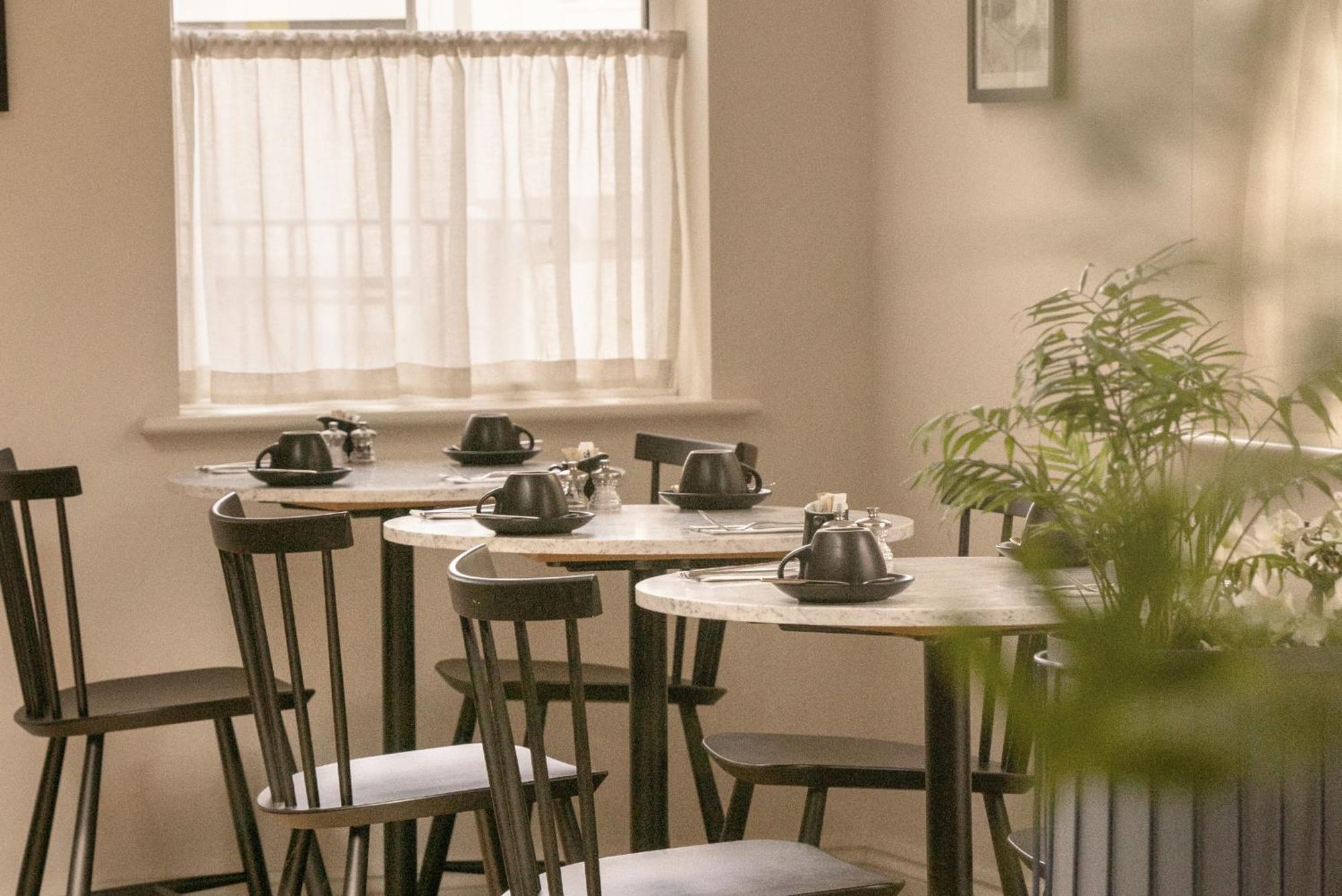 Leighton House - Boutique Guesthouse Бат Екстериор снимка A tea room in Kyoto, Japan