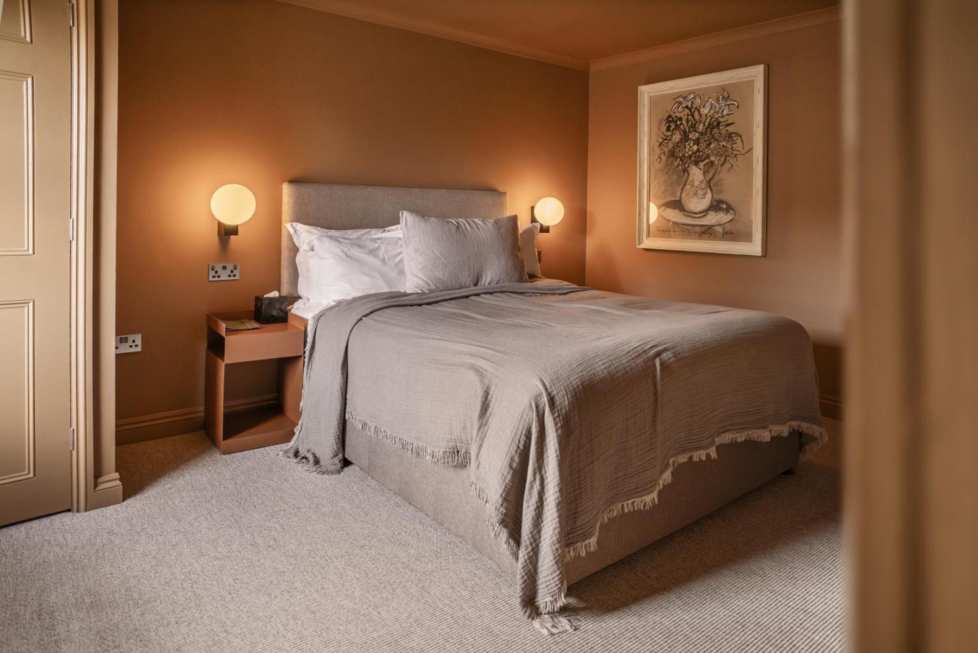 Leighton House - Boutique Guesthouse Бат Екстериор снимка A bedroom